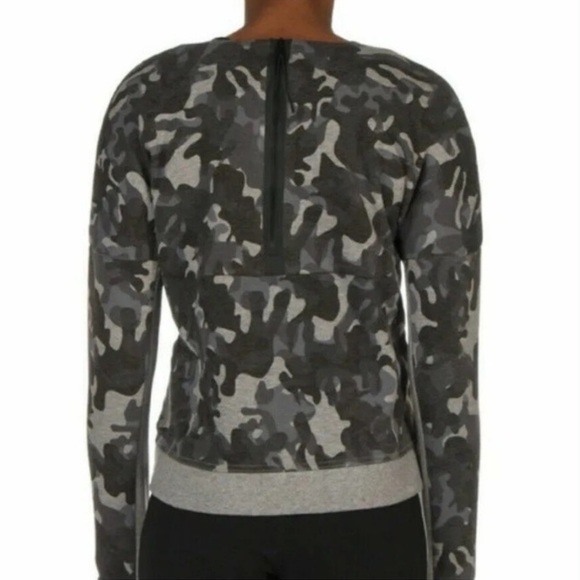 🔥Nike | Women’s grey camouflage color block back zip crewneck top, thumb hole XS - Picture 2 of 16